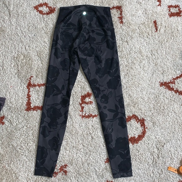 Lululemon- HR Wunder Under Flat Inky Floral- Sz 10- 28”- FoldOver- Coal Black - Picture 9 of 14